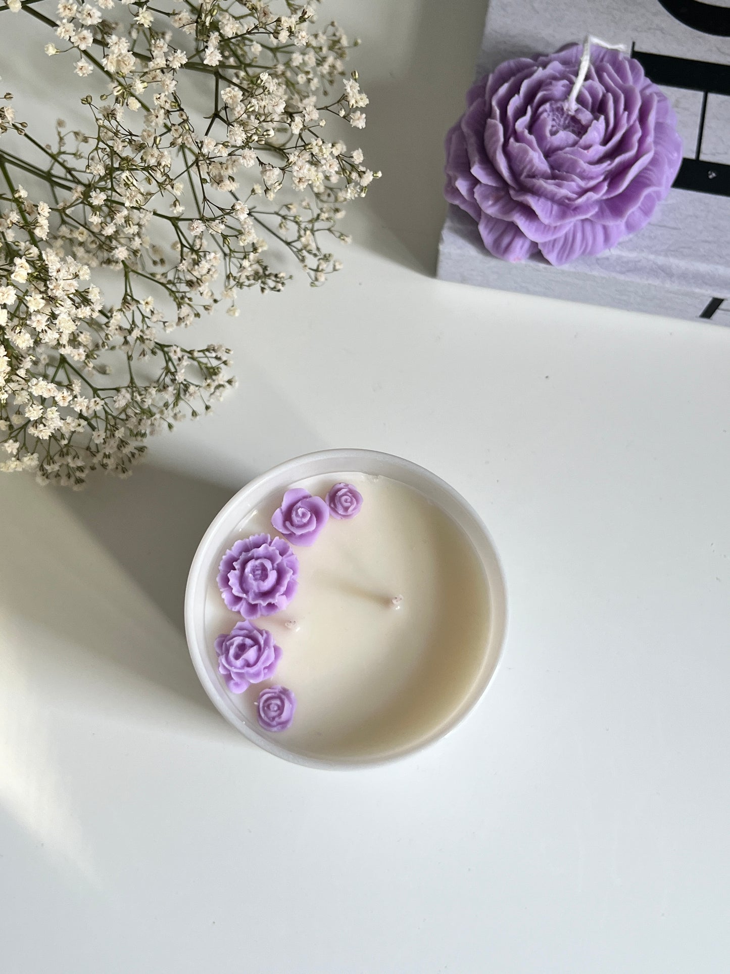 Lavender Duftkerze mit Blumen